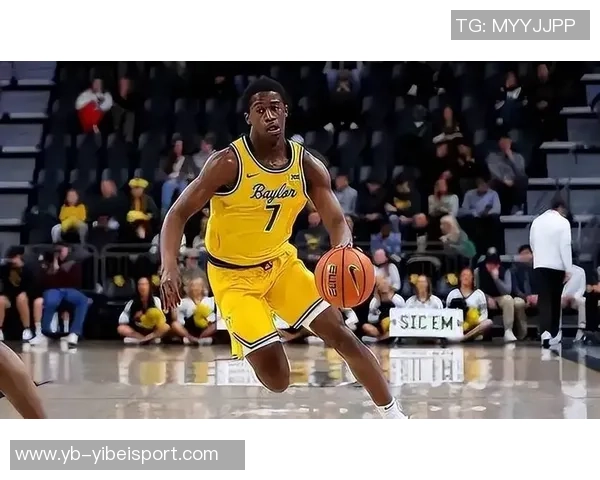 埃奇库姆费城主场首秀表现惊艳球迷热烈掌声致敬